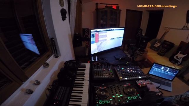 MOMBATA *DGR* - Free To Dance - live mix - SET 002 смотреть онлайн