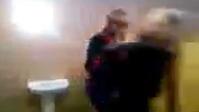 Дует в туалете смотреть онлайн