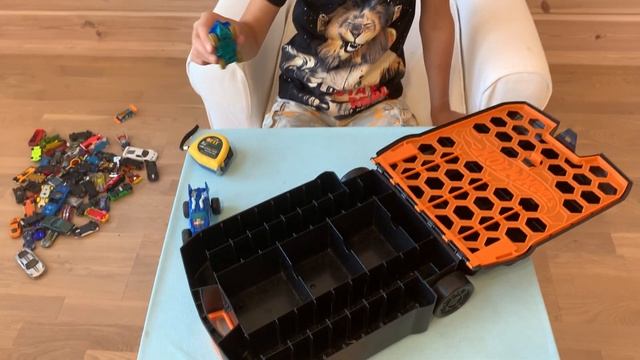 Обзор на чемодан Хот Вилс (HotWHEELS) для машинок HotWHEELS. смотреть онлайн