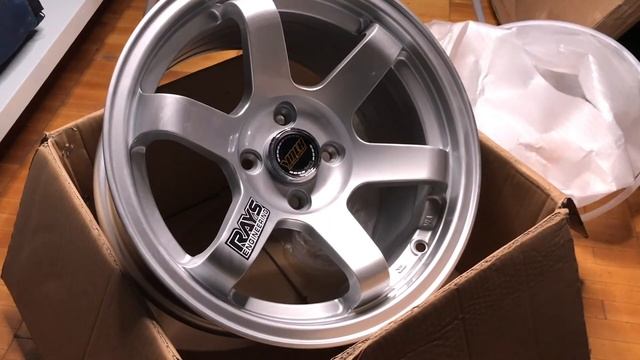 Литые диски Rays TE37 15x8 4x100 | Распаковка смотреть онлайн