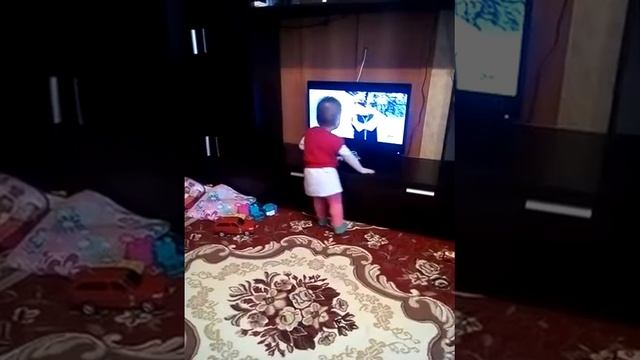 Брейк данс маленькой девочки смотреть онлайн