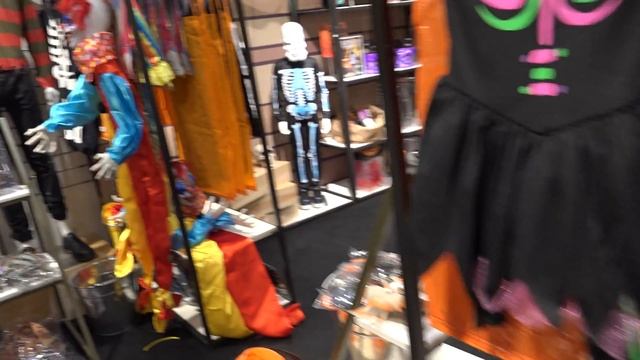 ХЭЛЛОУИН Выбираем Костюмы Маски и Наряды HALLOWEEN SHOPPING смотреть онлайн