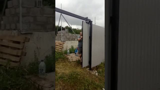 Вот так легко используя наши ролики можно сделать не откатные ворота, а подвесные!!!! смотреть онлайн