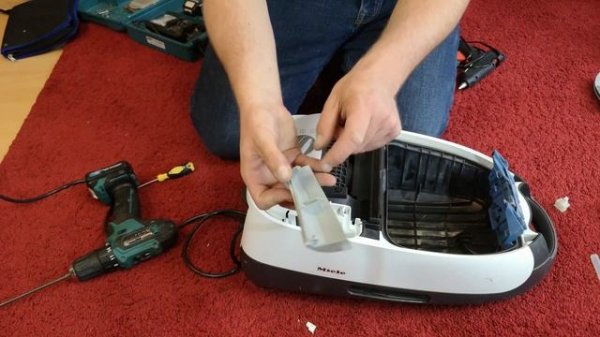 Miele Clean Care S5281 2200W - First Look & Switch Replacement