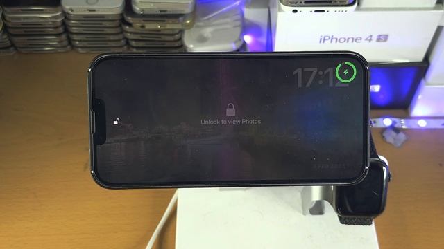 Standby Mode on iOS 17 Beta is AWESOME! (Full Walkthrough) смотреть онлайн