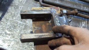 простая приспособа для рессорных стремянок