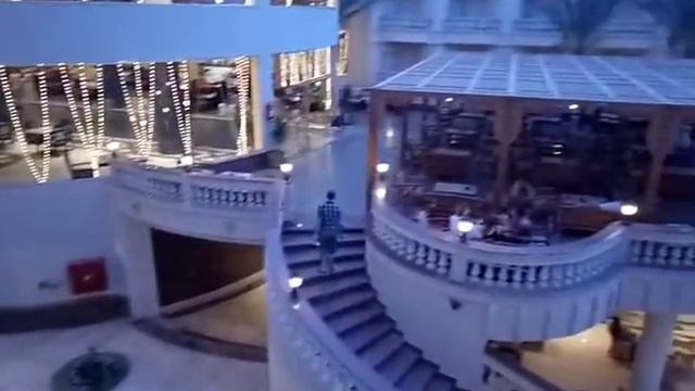 Загадочный номер в отеле Hawaii Riviera Resort & Aqua Park смотреть онлайн