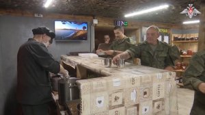 Специалисты тыла в полевых условиях развернули объекты материально-технического обеспечения.