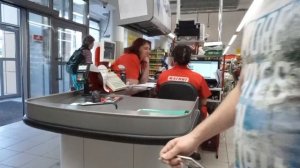 ШКОЛЬНИК ПОКУПАЕТ ПРЕЗЕРВАТИВЫ ПРАНК 2