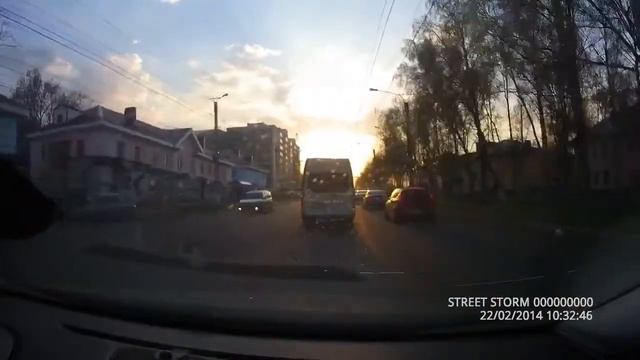 Саранск, перекресток Полежаева Титова, Маршрутная Газель К650РТ смотреть онлайн
