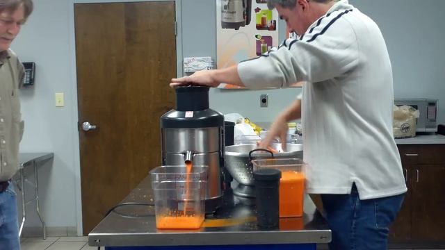 Robot Coupe J80 Ultra Juicer.MP4 смотреть онлайн