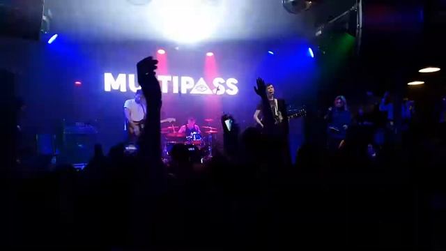 MULTIPASS - Стаи птиц разбиты в стекла (live in Pravda, 20.02.2021) смотреть онлайн