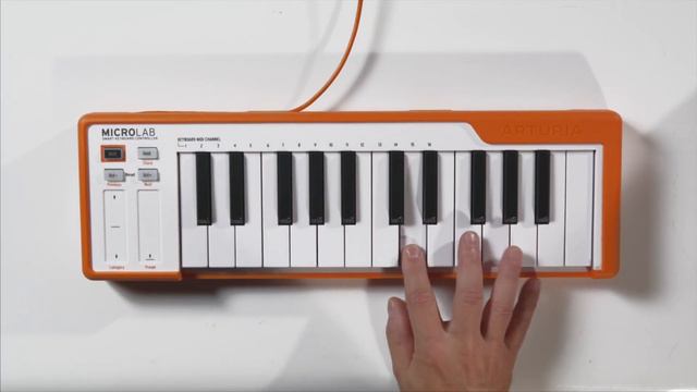 ARTURIA MICROLAB - DANS LA BOITE avec KNARF (vidéo de La Boite Noire) смотреть онлайн