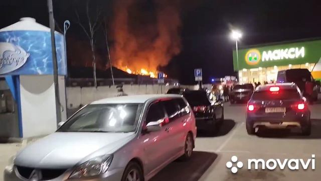 Пожар. Сгорело одно из зданий Красных казарм в Вологде. Вечер 17.04.2021. смотреть онлайн