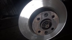 Nissan Note 1.6 меняем колодки и диски.