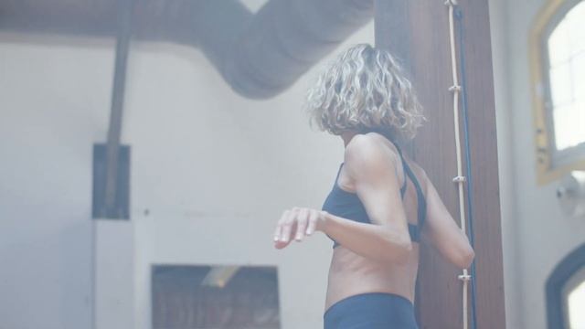 Релакс музыка | Женщины развлекаются в фитнес зале 4к видео смотреть онлайн