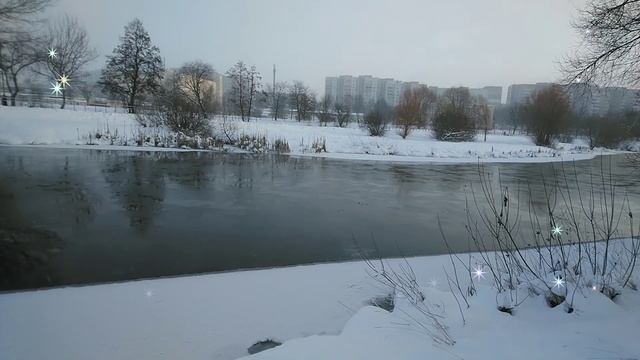 Город Минск пришла настоящая зима -19 река Свислочь не замерзает. The winter river Svisloch in Mins смотреть онлайн