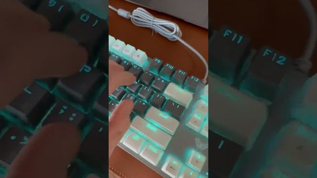 Бюджетная игровая механическая клавиатура с подсветкой смотреть онлайн