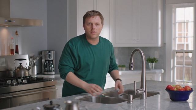 Manual Override Feature | Pfister Touchless Kitchen Faucet with REACT™ смотреть онлайн