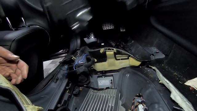 How to Replace Amplifier 2008-2012 Mercedes Benz GL450 X164 смотреть онлайн