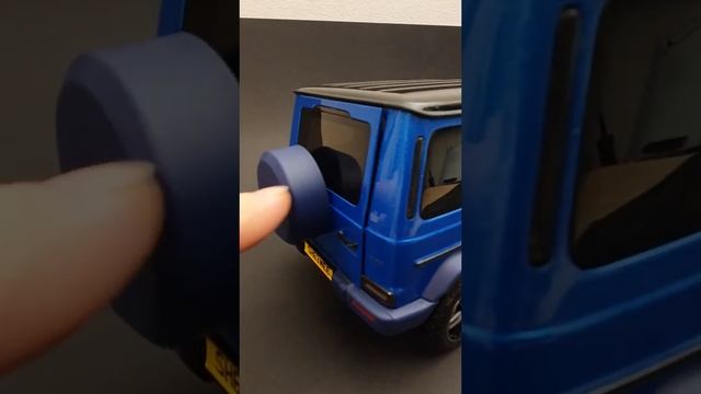 Shmee150 G63 AMG 1/18 Minichamps defective. смотреть онлайн