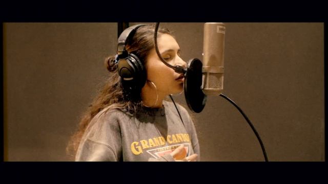 Alessia Cara - OKAY OKAY (Live Off The Floor)