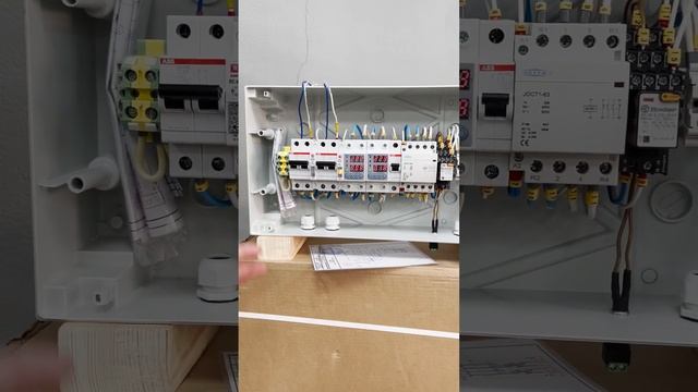 Щит АВР на реле 20А 2 ввода 1 вывод АББ смотреть онлайн