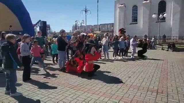 Белорусский игровой театр ростовых кукол (ростовые куклы цыгане) смотреть онлайн