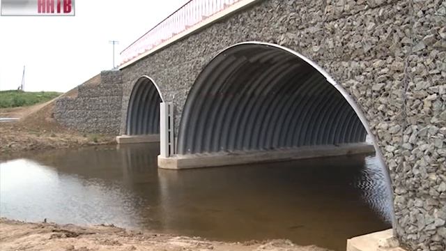 В Тонкинском районе через реку Яхта построили новый мост смотреть онлайн