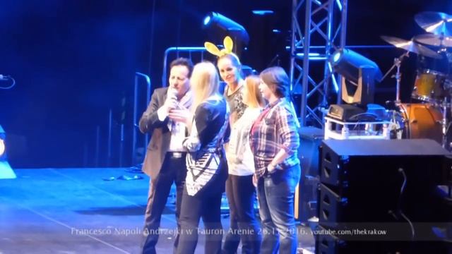 Francesco Napoli rozmowa z fankami na scenie koncert Andrzejki w Krakowie Tauron Arena 2016. смотреть онлайн