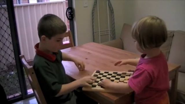 Марсель и Диана играют в шашки смотреть онлайн