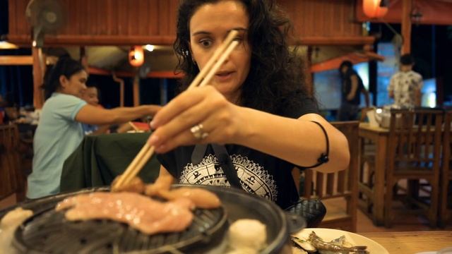 БЕЗЛИМИТНАЯ ЕДА в тайском буфете | Куча еды ЗА 13 ДОЛЛАРОВ смотреть онлайн