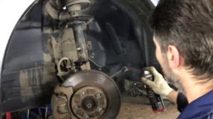 Замена пыльников передних амортизаторов Митсубиси Аутлендер.