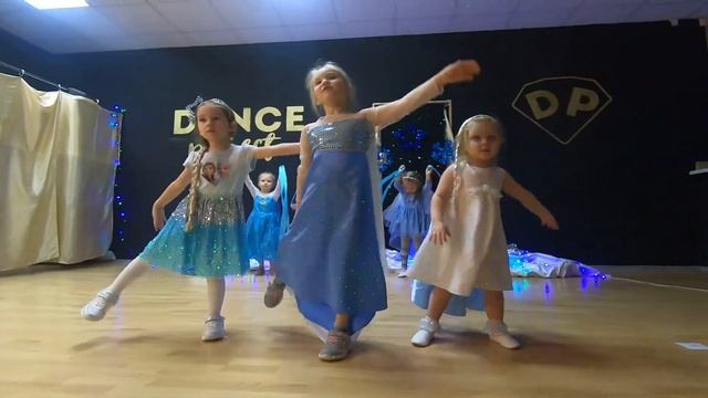 танец Холодное сердце, дети 3-4 года смотреть онлайн