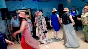 ТАЕТ ЛЕД. ВЫПУСКНОЙ 2017. Сюрприз от родителей!!!