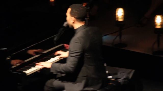 John Legend-Bridge Over Troubled Waters смотреть онлайн