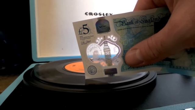 New Five Pound Note Playing a 7" Vinyl Single смотреть онлайн