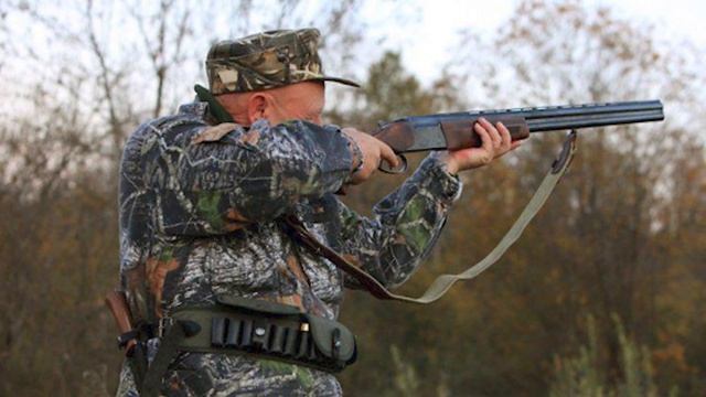 Как СТРЕЛЯТЬ НА ОХОТЕ без промаха? НУЖНО стрелять ТОЛЬКО с двумя открытыми глазами смотреть онлайн