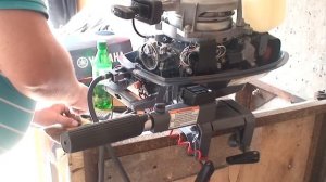 Тахометр для подвесного лодочного мотора с функцией учета моточасов