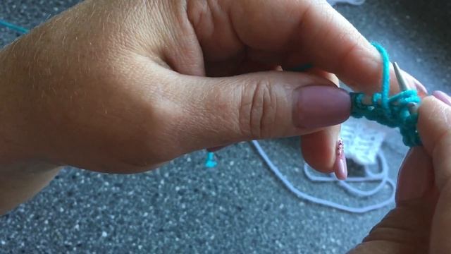 Простые узоры спицами. Вертикальные дорожки из вытянутых петель. смотреть онлайн