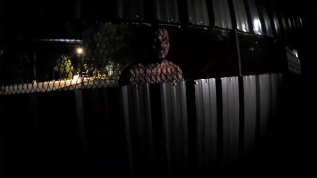 Сергей Симонов окропил забор отеля. смотреть онлайн