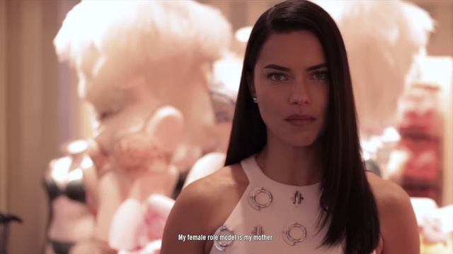 Female Q&A with Victoria' Secret Angel Adriana Lima смотреть онлайн