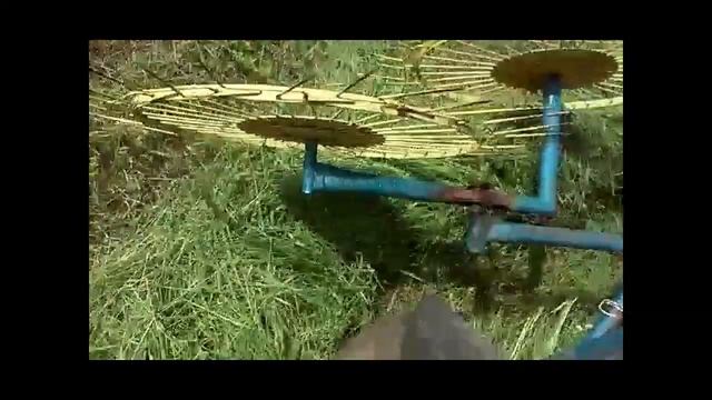 Граблі сонечко. Згрібання сіна смотреть онлайн