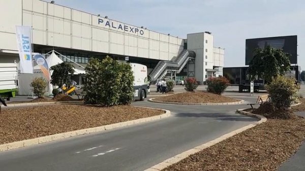 Коммунальная машина COMAC CS6000 - самая большая машина для уборки улиц