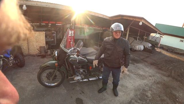 Мотоцикл Урал, Батя и тёплая осень) смотреть онлайн