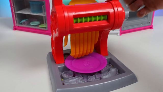 Feeding Mr. Play Doh Head Dinner Time Meals with DIY Play Dough Pasta Maker Arts and Crafts! смотреть онлайн