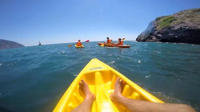 Каякинг и дикие прыжки в море