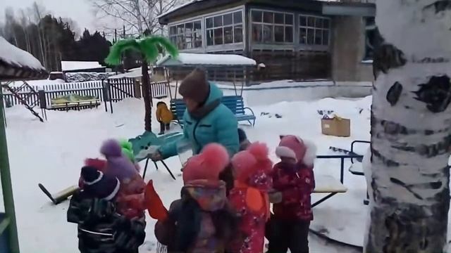 Поздравление с Днём матери от учеников 11 класса. смотреть онлайн