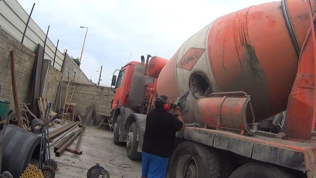 Быстро почистить бетономешалку) смотреть онлайн