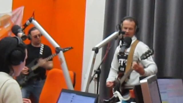 Let's GO! на своем радио Лопнула струна смотреть онлайн